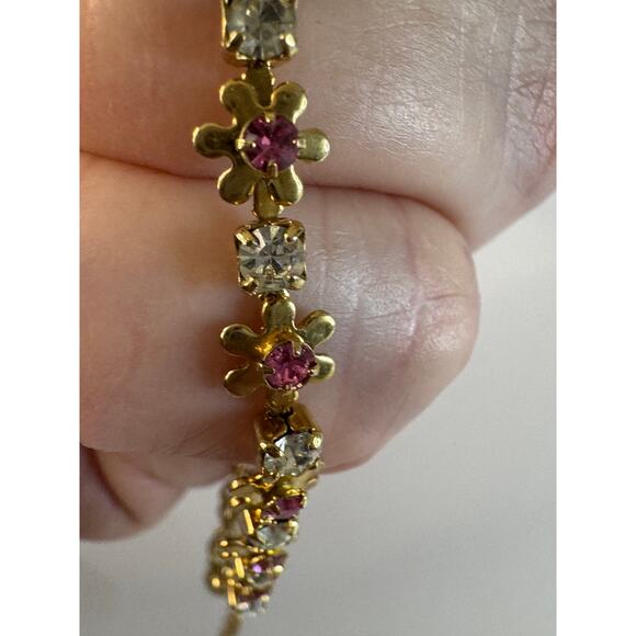 Gold toned floral anklet.  9” + 1” ext - Picture 2 of 8